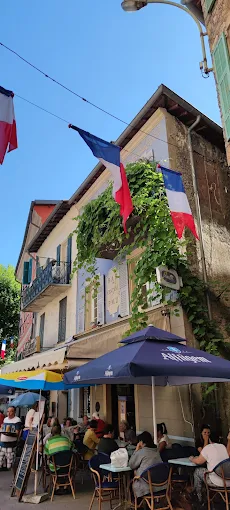 Terrasse du Bar Central sur la place de Sospel